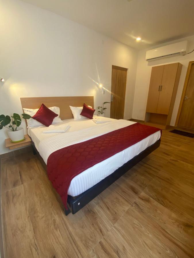 Hotel Bluestone ศรีกาลาฮาสตี ภายนอก รูปภาพ